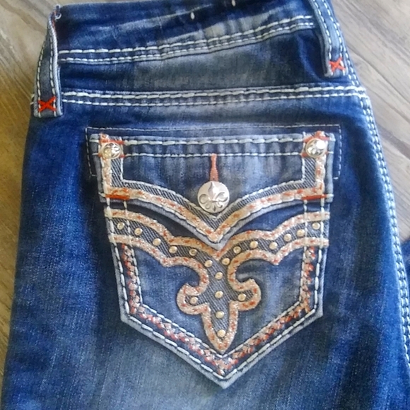 ROCK REVIVAL CROP JEANS - Picture 2 of 8